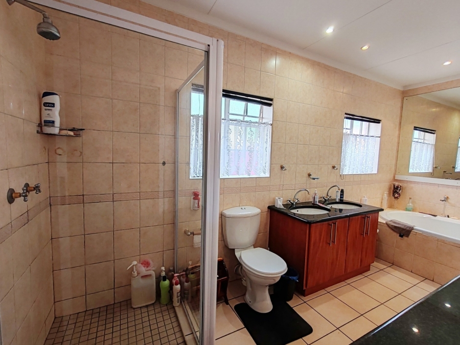 3 Bedroom Property for Sale in Van Der Hoff Park North West